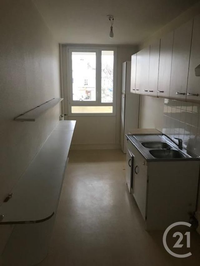 Afficher la photo en grand Appartement F4 à louer - 4 pièces - 75.76 m2 - LE MANS - 72 - PAYS-DE-LOIRE - Century 21 Agence Gambetta