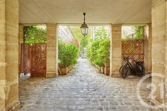Appartement F3 à vendre - 3 pièces - 126.4 m2 - PARIS - 75011 - ILE-DE-FRANCE - Century 21 Agence Gambetta