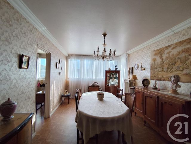 Appartement T5 à vendre - 5 pièces - 88.07 m2 - ALLONNES - 72 - PAYS-DE-LOIRE - Century 21 Agence Gambetta