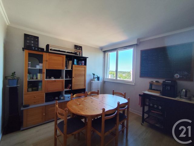 Appartement T5 à louer - 5 pièces - 87.87 m2 - ALLONNES - 72 - PAYS-DE-LOIRE - Century 21 Agence Gambetta