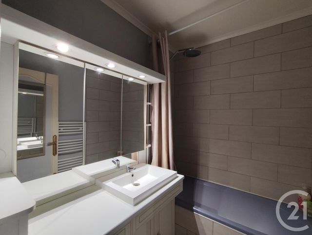 Appartement T5 à louer - 5 pièces - 87.87 m2 - ALLONNES - 72 - PAYS-DE-LOIRE - Century 21 Agence Gambetta